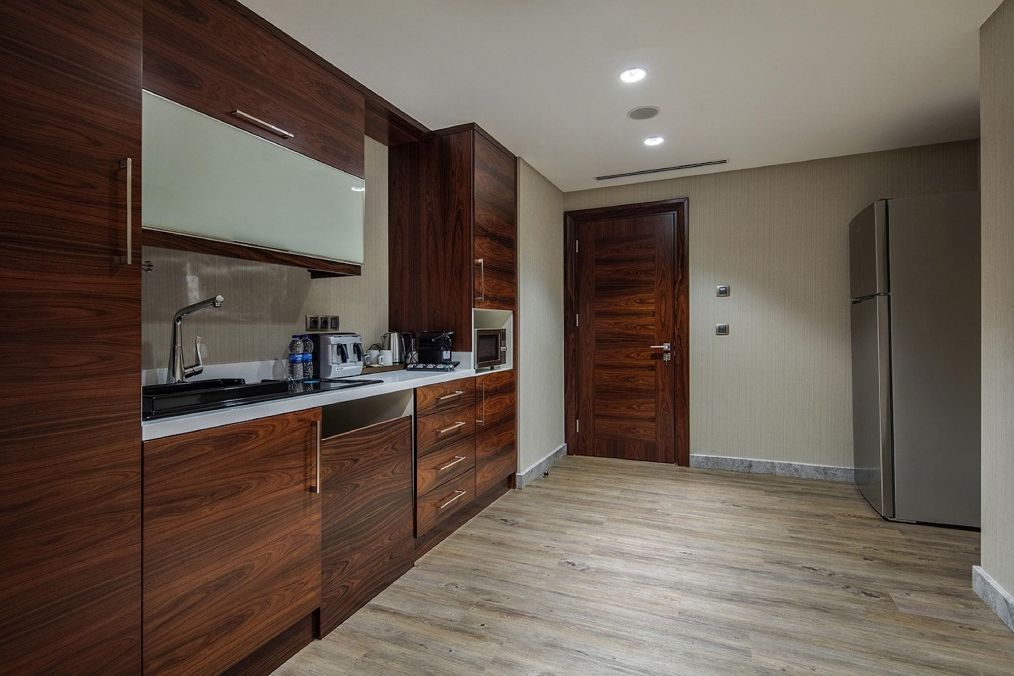 Doubletree By Hilton Istanbul Topkapi Exterior photo