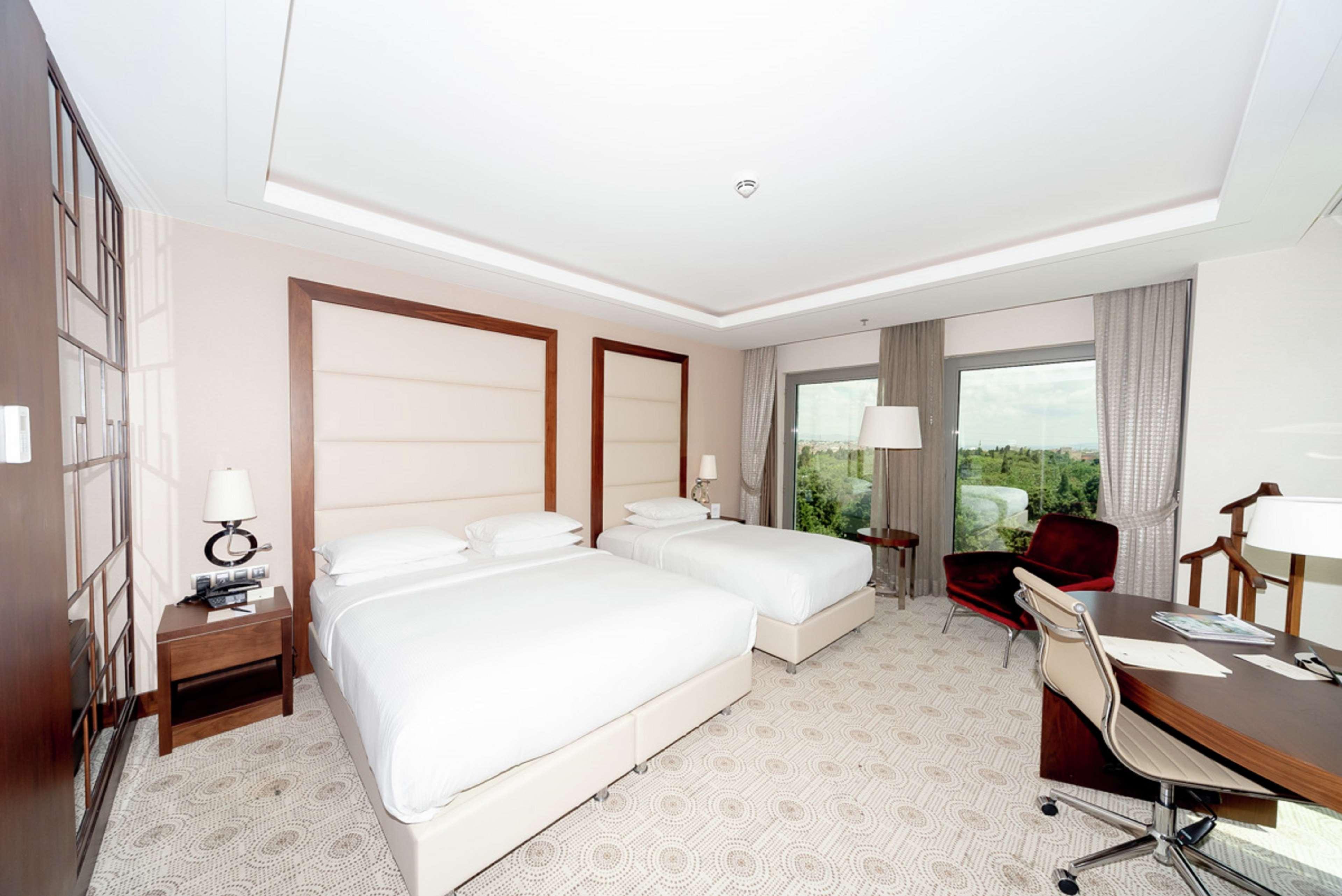 Doubletree By Hilton Istanbul Topkapi Exterior photo