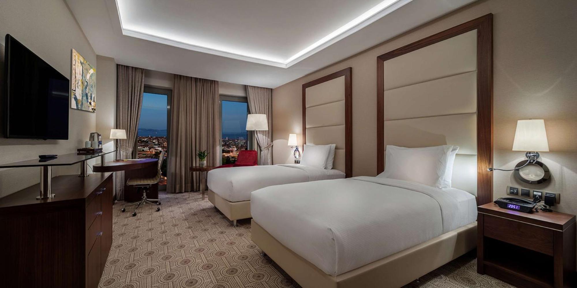 Doubletree By Hilton Istanbul Topkapi Exterior photo