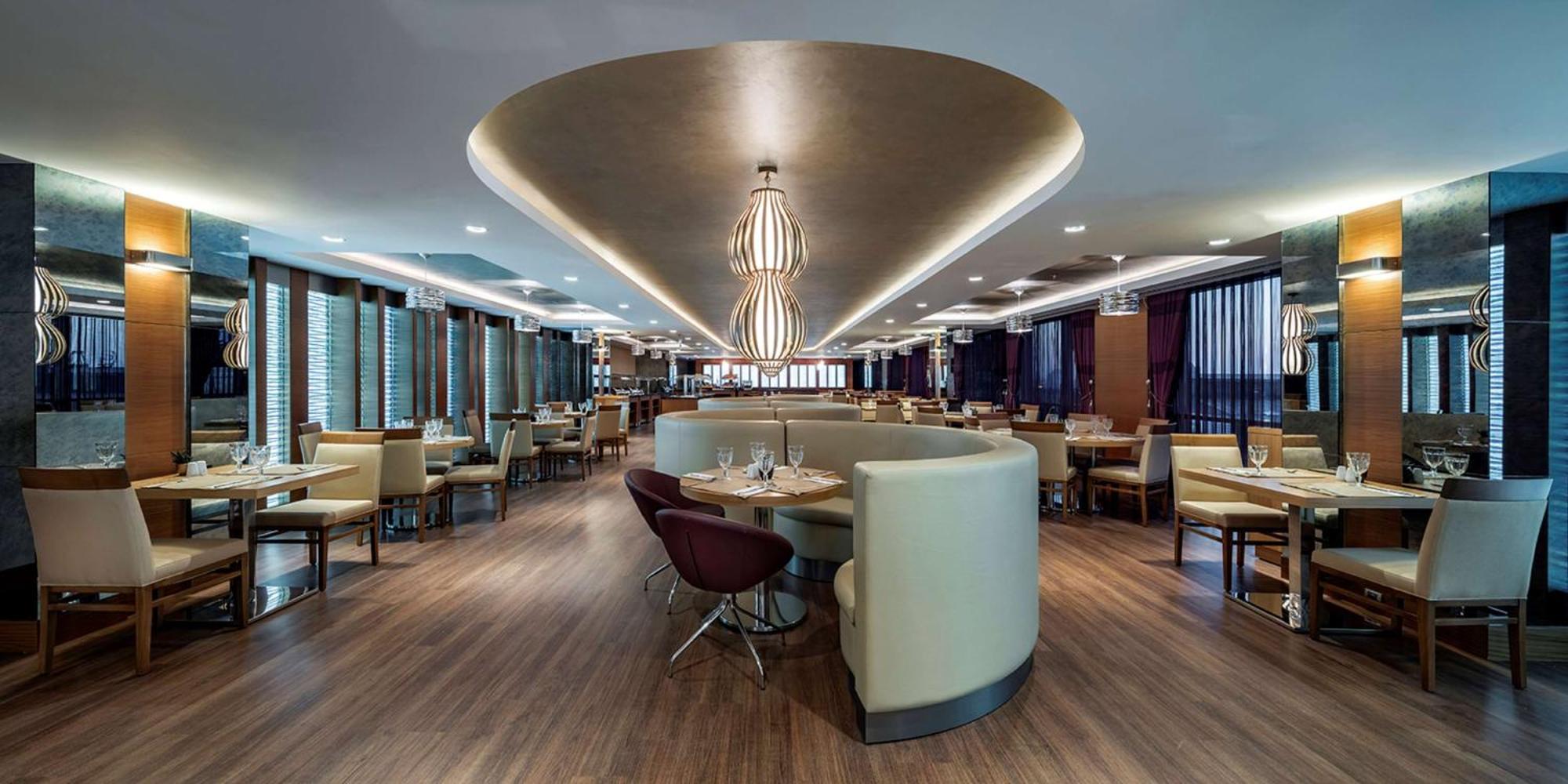 Doubletree By Hilton Istanbul Topkapi Exterior photo