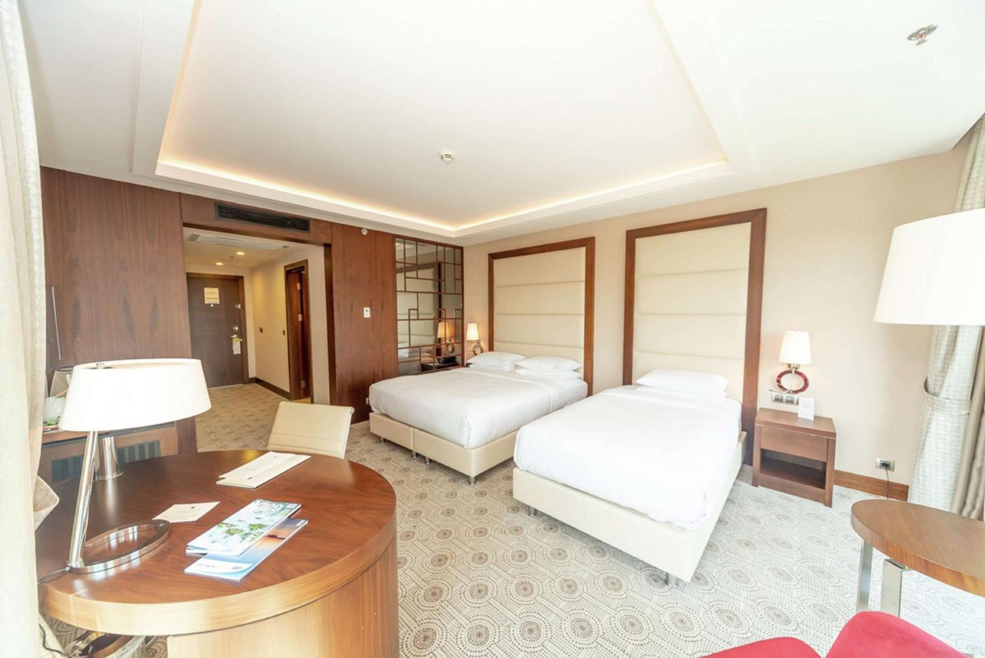 Doubletree By Hilton Istanbul Topkapi Exterior photo