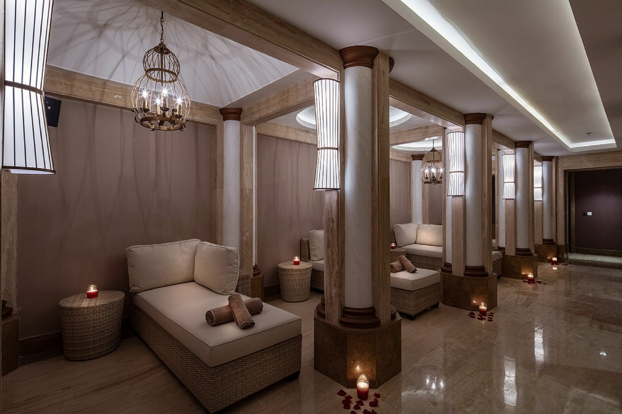 Doubletree By Hilton Istanbul Topkapi Exterior photo